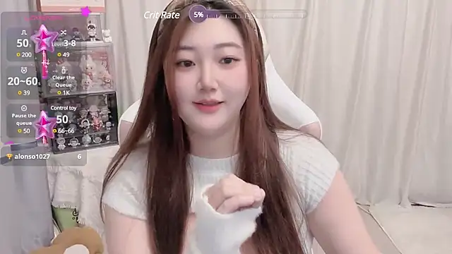 Snapshot of Stars_Elyn chatting on 03/13/25, 12:35 Stars Elyn online show from 03/13/25, 12:35