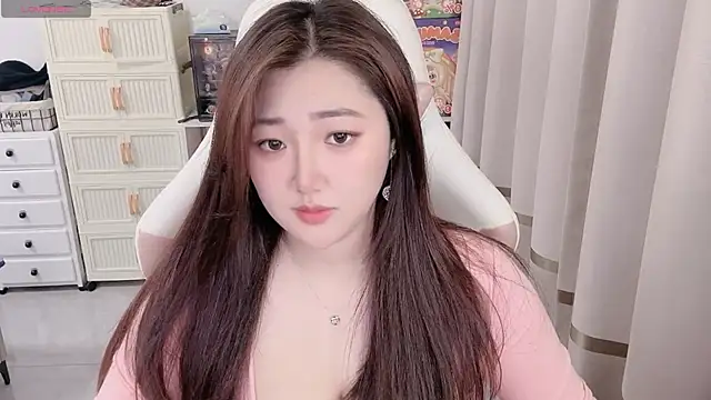 Snapshot of Stars_Elyn chatting on 05/29/26, 12:58 Stars Elyn online show from 05/29/26, 12:58