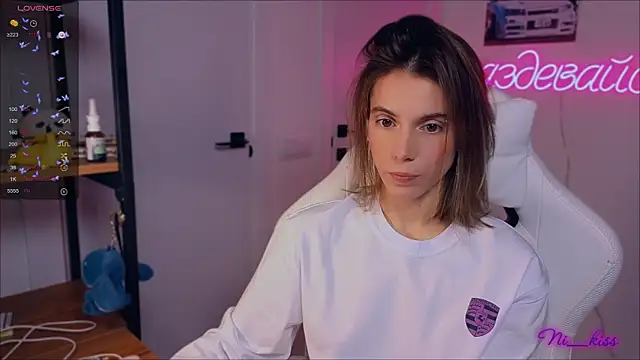 Snapshot of _ni_kiss chatting on 09/19/25, 07:03 ni kiss online show from 09/19/25, 07:03