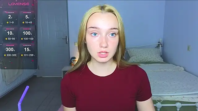 Snapshot of Wild_Sophie_ chatting on 10/10/25, 06:18 Wild Sophie online show from 10/10/25, 06:18