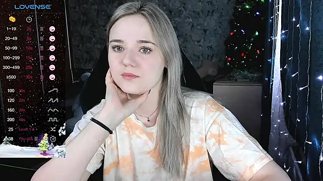 Snapshot of Your_small_bunny chatting on 12/24/24, 04:44 Your small bunny online show from 12/24/24, 04:44
