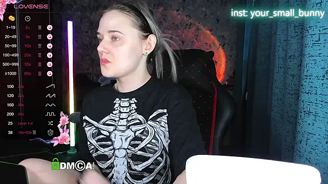 Your small bunny online show from 11/04/25, 03:16