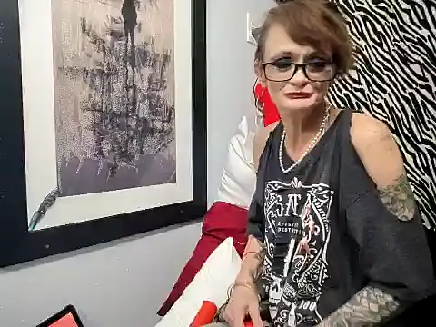 Snapshot of ivylee31 chatting on 01/06/25, 12:16 ivylee31 online show from 01/06/25, 12:16