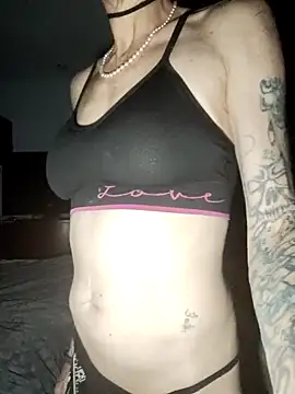 Snapshot of ivylee31 chatting on 01/14/25, 12:33 ivylee31 online show from 01/14/25, 12:33