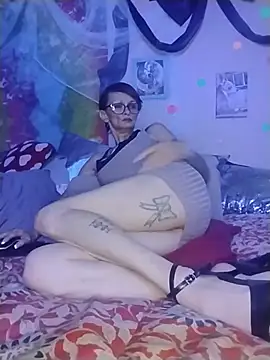 Snapshot of ivylee31 chatting on 06/13/26, 02:42 ivylee31 online show from 06/13/26, 02:42