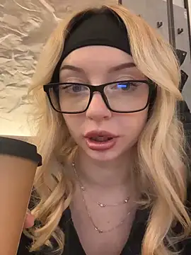 Snapshot of melissa_grr chatting on 12/21/24, 12:38 melissa grr online show from 12/21/24, 12:38