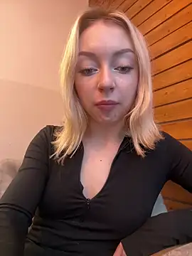 Snapshot of melissa_grr chatting on 12/22/25, 12:24 melissa grr online show from 12/22/25, 12:24