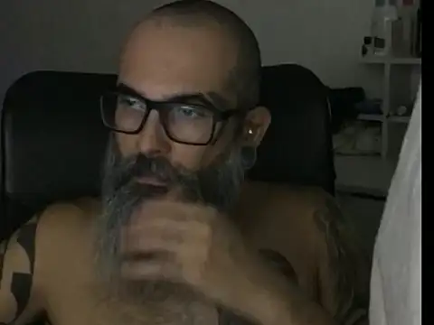 Snapshot of cabine103 chatting on 04/04/26, 02:32 cabine103 online show from 04/04/26, 02:32