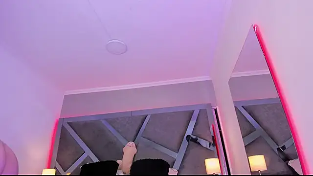 AmberiniHoffman online show from 02/20/25, 12:04