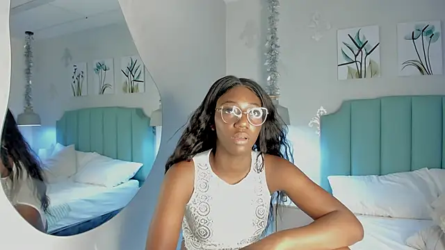 Khenta Michells online show from 02/06/25, 04:03