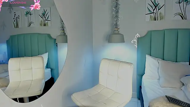 Khenta Michells online show from 02/12/25, 01:37