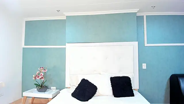 Khenta Michells online show from 09/23/25, 10:51