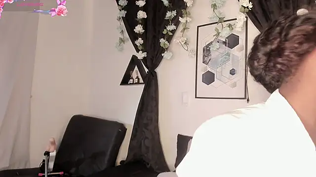 Khenta Michells online show from 04/30/26, 10:54