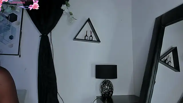 Khenta Michells online show from 05/08/26, 10:42