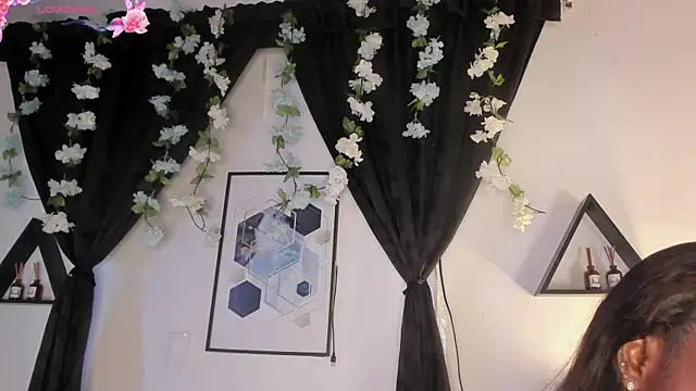 Khenta Michells online show from 05/12/26, 10:56