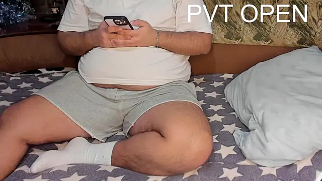 Snapshot of teddy_alan chatting on 02/24/25, 02:04 teddy alan online show from 02/24/25, 02:04