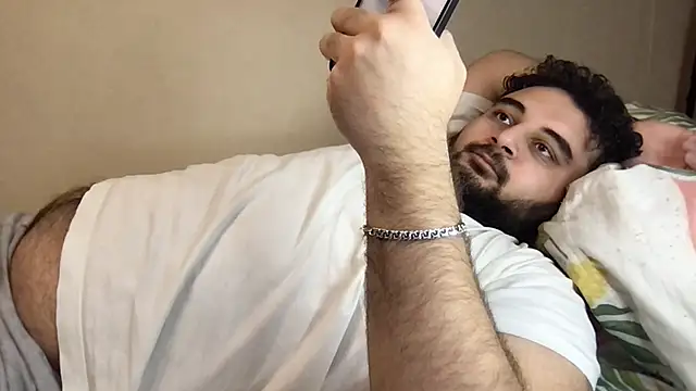 Snapshot of teddy_alan chatting on 10/21/25, 02:29 teddy alan online show from 10/21/25, 02:29