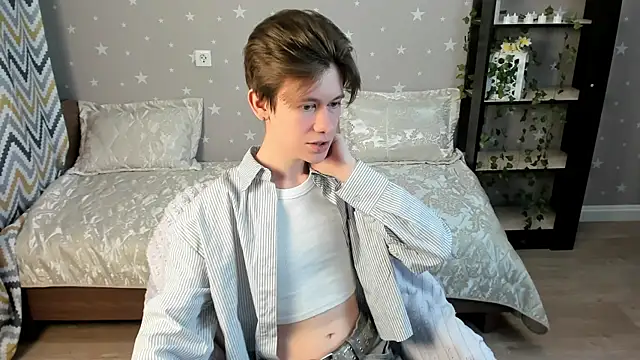 Snapshot of AndrewwCarter2 chatting on 12/20/25, 07:43 AndrewwCarter2 online show from 12/20/25, 07:43