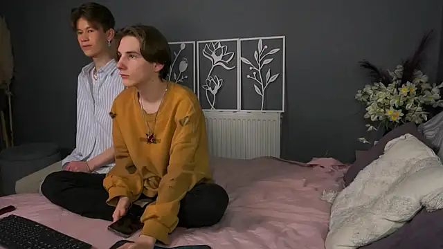 Snapshot of AndrewwCarter2 chatting on 01/09/26, 07:37 AndrewwCarter2 online show from 01/09/26, 07:37