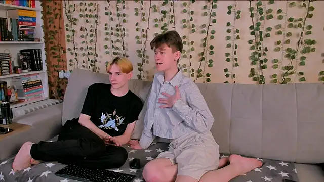 Snapshot of AndrewwCarter2 chatting on 03/26/26, 08:25 AndrewwCarter2 online show from 03/26/26, 08:25