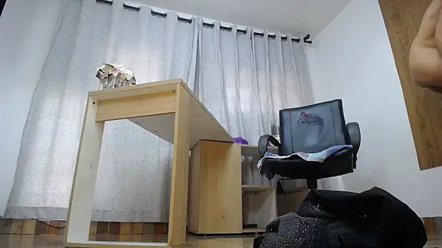 Kathleen Rodriguez online show from 10/15/25, 11:32