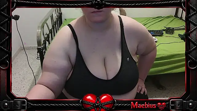 Snapshot of Maebi chatting on 07/27/26, 09:00 Maebi online show from 07/27/26, 09:00