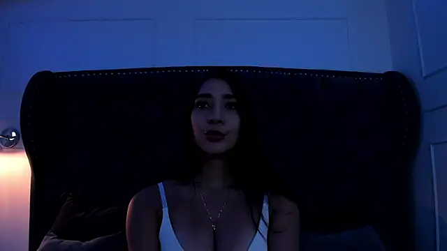 Snapshot of julieta_jewel chatting on 05/25/26, 12:44 julieta jewel online show from 05/25/26, 12:44