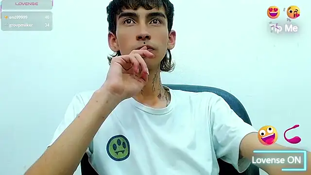 Snapshot of ttimy_x_boy chatting on 11/11/25, 05:29 ttimy x boy online show from 11/11/25, 05:29