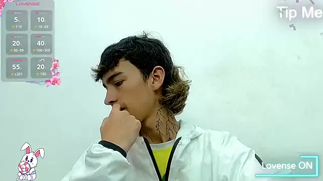 Snapshot of ttimy_x_boy chatting on 11/15/25, 08:16 ttimy x boy online show from 11/15/25, 08:16