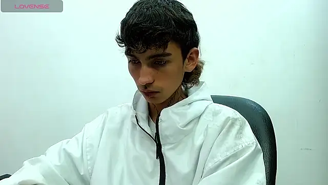 Snapshot of ttimy_x_boy chatting on 11/16/25, 12:22 ttimy x boy online show from 11/16/25, 12:22