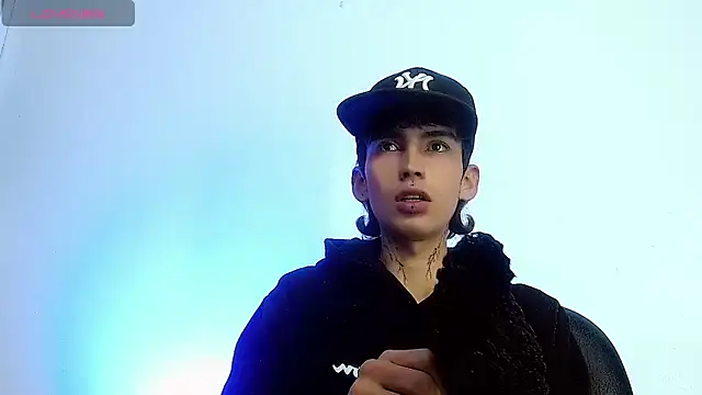 Snapshot of ttimy_x_boy chatting on 11/18/25, 03:56 ttimy x boy online show from 11/18/25, 03:56