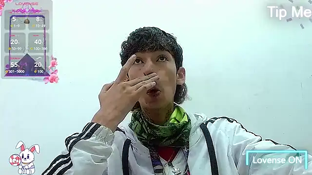 Snapshot of ttimy_x_boy chatting on 11/23/25, 01:00 ttimy x boy online show from 11/23/25, 01:00