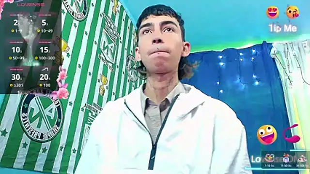 Snapshot of ttimy_x_boy chatting on 12/15/25, 02:43 ttimy x boy online show from 12/15/25, 02:43