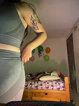 Snapshot of Miss_oliviaa chatting on 04/11/26, 12:04 Miss oliviaa online show from 04/11/26, 12:04