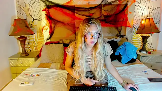 amazing dolltsx online show from 10/21/25, 09:48