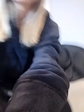 fofinhaa12 online show from 09/19/25, 01:34