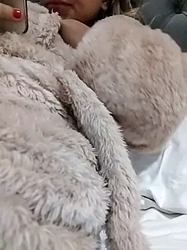 fofinhaa12 online show from 10/01/25, 12:33