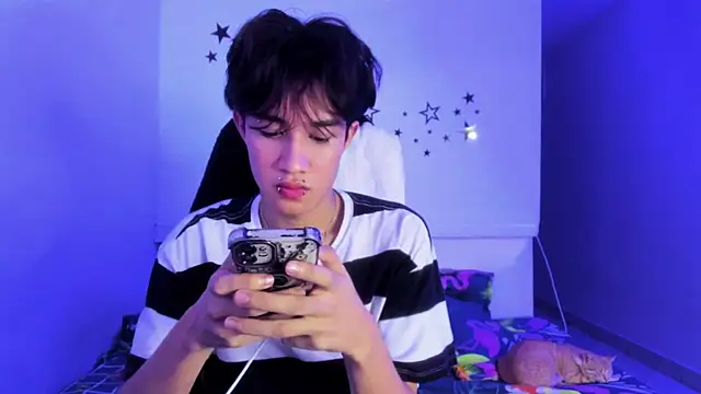 Snapshot of Johhan__Lee chatting on 12/22/25, 03:36 Johhan Lee online show from 12/22/25, 03:36