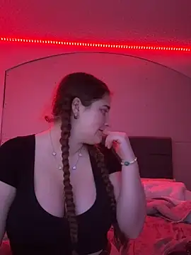 Snapshot of MarcusAndMarissa4ev chatting on 02/03/25, 10:25 MarcusAndMarissa4ev online show from 02/03/25, 10:25