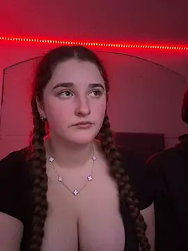 Snapshot of MarcusAndMarissa4ev chatting on 02/03/25, 01:30 MarcusAndMarissa4ev online show from 02/03/25, 01:30