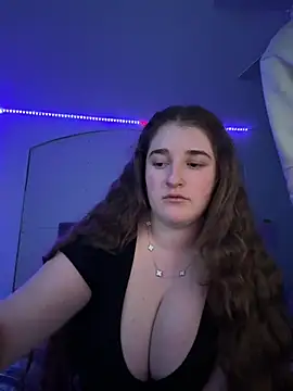 Snapshot of MarcusAndMarissa4ev chatting on 02/18/25, 09:43 MarcusAndMarissa4ev online show from 02/18/25, 09:43