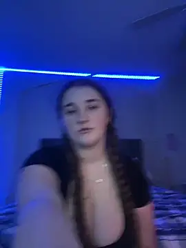 Snapshot of MarcusAndMarissa4ev chatting on 02/21/25, 10:28 MarcusAndMarissa4ev online show from 02/21/25, 10:28