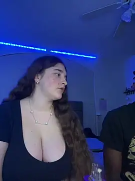 Snapshot of MarcusAndMarissa4ev chatting on 03/08/25, 06:43 MarcusAndMarissa4ev online show from 03/08/25, 06:43