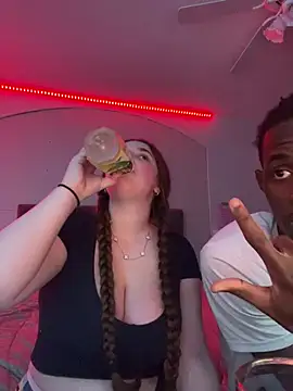 Snapshot of MarcusAndMarissa4ev chatting on 03/21/25, 05:43 MarcusAndMarissa4ev online show from 03/21/25, 05:43