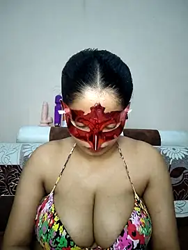 Snapshot of bigtitsqueen chatting on 02/07/26, 08:40 bigtitsqueen online show from 02/07/26, 08:40