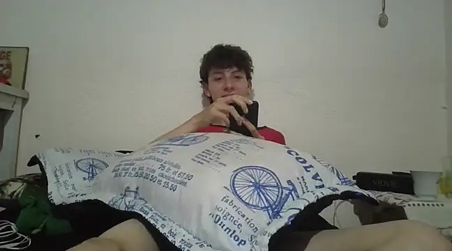 Snapshot of Dylan_desire_ chatting on 01/20/25, 11:10 Dylan desire online show from 01/20/25, 11:10