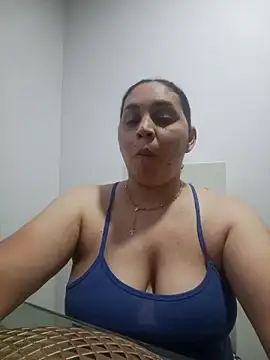Snapshot of MirandaSoto chatting on 03/20/26, 04:06 MirandaSoto online show from 03/20/26, 04:06