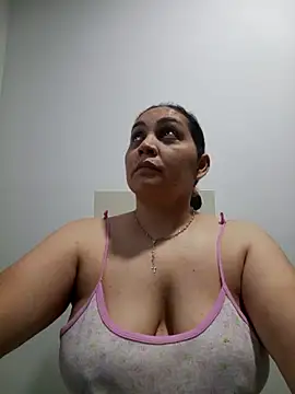 Snapshot of MirandaSoto chatting on 03/26/26, 04:07 MirandaSoto online show from 03/26/26, 04:07