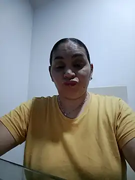 Snapshot of MirandaSoto chatting on 04/19/26, 05:18 MirandaSoto online show from 04/19/26, 05:18