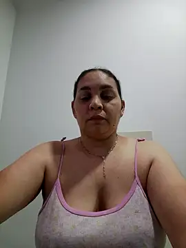 Snapshot of MirandaSoto chatting on 04/28/26, 03:33 MirandaSoto online show from 04/28/26, 03:33